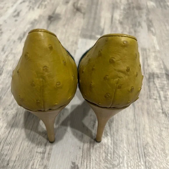 Narciso Rodriguez suede and ostrich orsay heels. - Picture 2 of 6